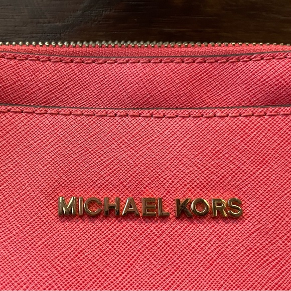 Michael Kors Jet Set Large Crossbody in Watermelon - Picture 4 of 9